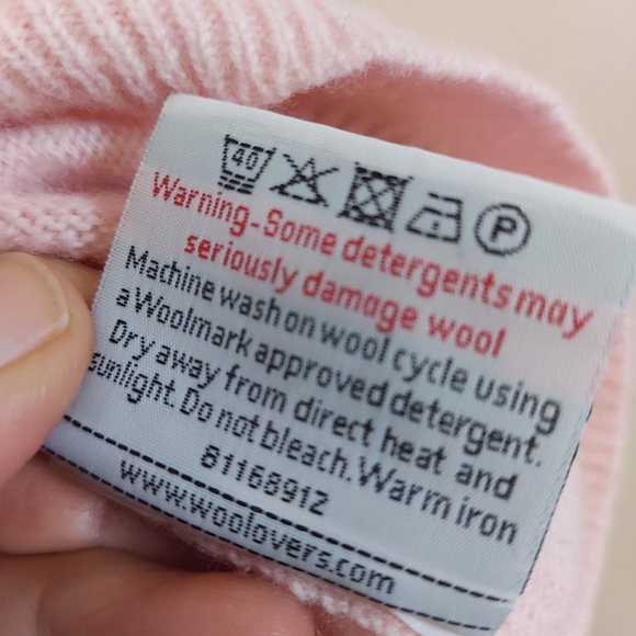 Woolovers Wool Pink Oversized V Neck Sweater Size medium - Picture 6 of 7